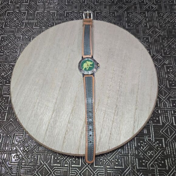 ? Hunting World Vintage Outdoor Watch with Elephant Inlay Rare! Works Great!! main image 5